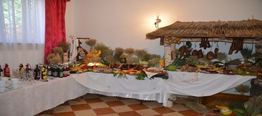 Zdjęcie stołu wiejskiego z domu weselnego Kasztelan