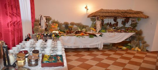 Zdjęcie stołu wiejskiego z domu weselnego Kasztelan
